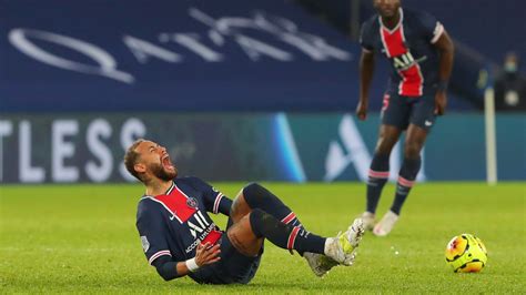 Neymar Stretchered Off With Ankle Injury As Psg Loses To Lyon