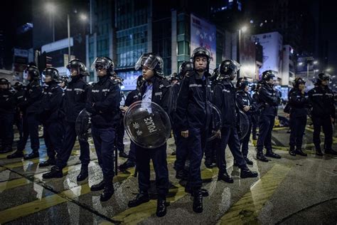 Opnieuw Onrust In Hongkong Politiebureau Belegerd Na Arrestatie Het