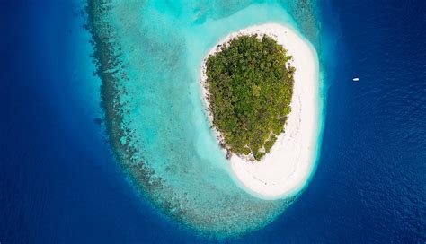 Island Hopping in Maldives: Explore Every Corner of the Country!