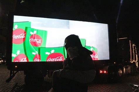 Mesmo Sem Parada Caravana De Natal Da Coca Cola Encanta Espectadores