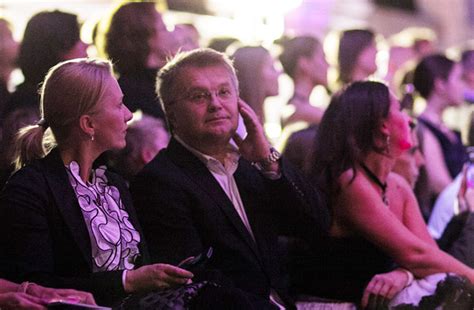 Hot Sexy Nelli Omolnar Bikini Pics