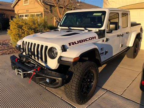 Arizona - White Jeep Gladiator Rubicon Launch Edition (Some Upgrades ...