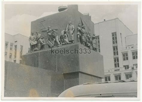 Foto Sockel Des Zerst Rten Lenin Denkmals Vor Dem Parteihaus In Minsk