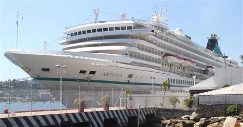 Llega a Acapulco crucero turístico con más de mil 500 personas a bordo