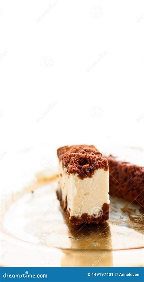 Bolo De Queijo Cl Ssico Chocolate Em Uma Placa Dourada Sobremesa