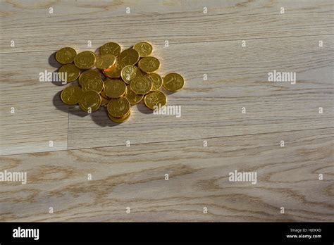 Pile of gold coins hi-res stock photography and images - Alamy