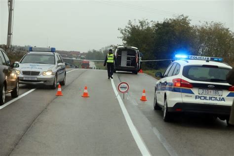 Hak Cestovni I Eljezni Ki Promet Na Eljezni Ko Cestovnom Prijelazu U