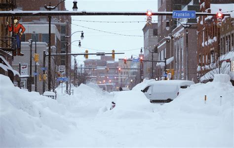 Etats Unis Le Blizzard Du Si Cle Fait Pr S De Morts