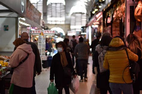 El Mercat Central Es Vesteix De Gala Per A L Poca Nadalenca