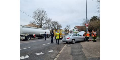 Dijon Accident Boulevard De L Ouest Trois Bless S Et Circulation