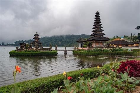 Premium Photo Most Beautiful Temple In Bali Pura Ulun Danu Bratan