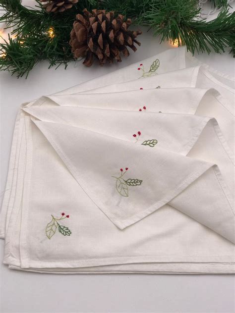 Vintage Christmas Tablecloth And Napkin Set Red Appliquéd Poinsettias