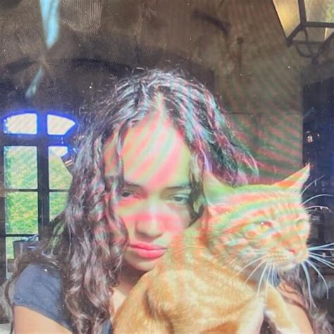 Luc Besson Sa fille Thalia dévoile des photos d elle en mode hot