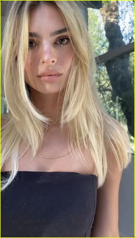 Emily Ratajkowski Dyes Her Hair Blonde See The Look Photo