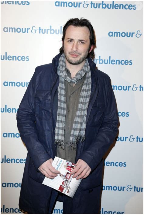 Vidéo Michaël Cohen Pendant La Première Du Film Amour And Turbulences