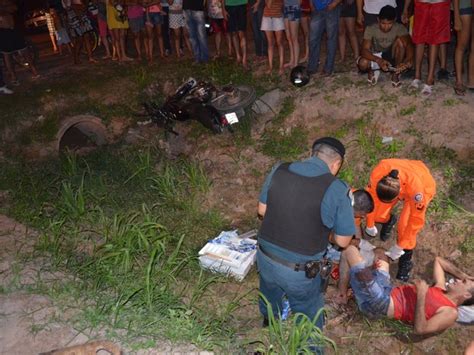 G1 Em Boa Vista Motociclista Bate Em Carro Cai Em Vala E Quebra A