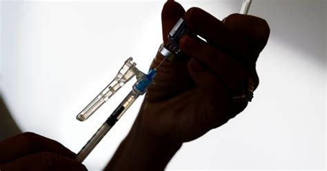 Efficacia Vaccini Report Iss Dopo Mesi Scende Dal Al Per Cento