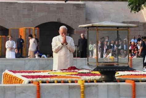 Gandhi Jayanti पीएम मोदी ने राष्ट्रपिता महात्मा गांधी व पूर्व