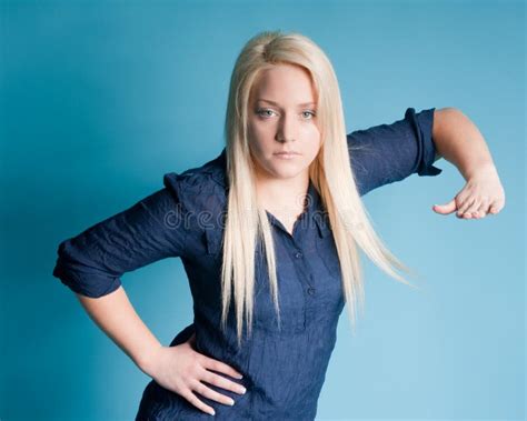 Belle Fille Blonde Avec Le Long Cheveu Photo Stock Image Du