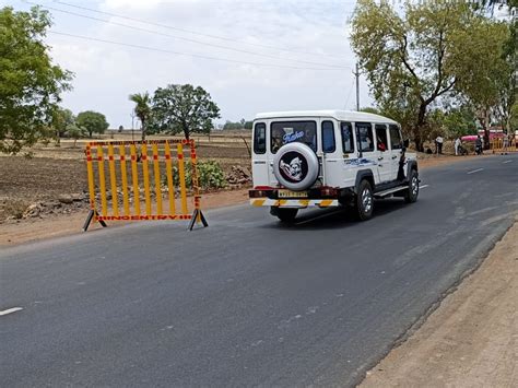 Parking In No Parking Zone On Indore Bhopal Highway रोड किनारे पार्किंग पर कार्रवाई इंदौर