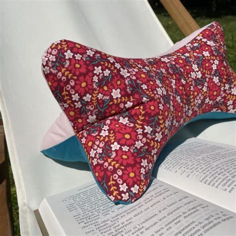 Coussin De Lecture Fuchsia Escale En Bord De Page