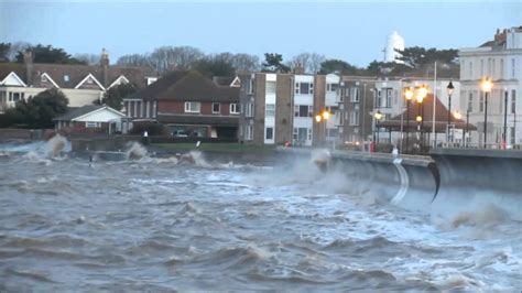 Storm Waves In Burnham On Sea Youtube