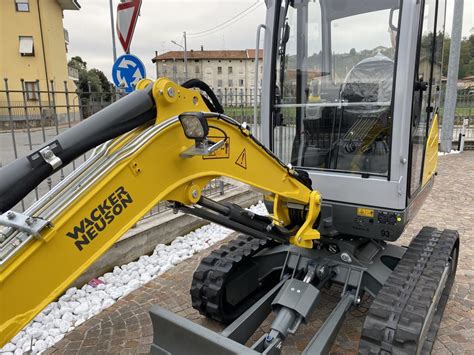 MINIESCAVATORE WACKER NEUSON ET24 IN VENDITA Mezzi A Noleggio Noleggio