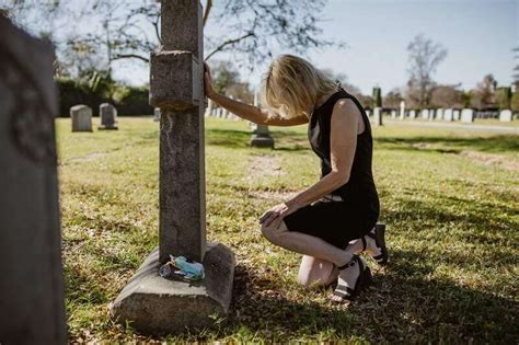 Times When You Should Visit A Loved Ones Grave At A Cemetery