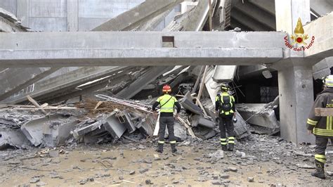 Crollo A Firenze Aperto Un Varco Per Cercare Il Disperso Il Fratello