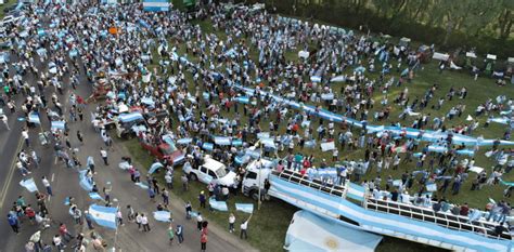 Un Banderazo Uni Marchas En Todo El Pa S Contra El Gobierno Y La