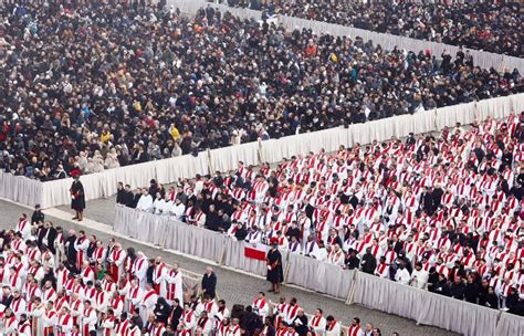 Cerca de 50 mil fieles dan último adiós a Benedicto XVI Lado mx