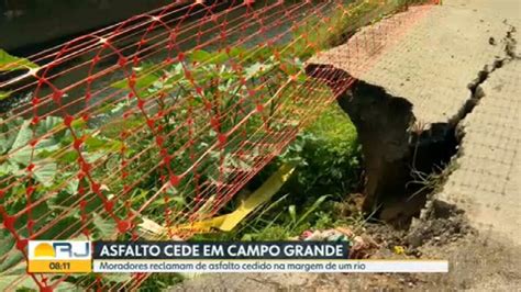 Moradores De Campo Grande Reclamam Do Desabamento Do Asfalto Nas