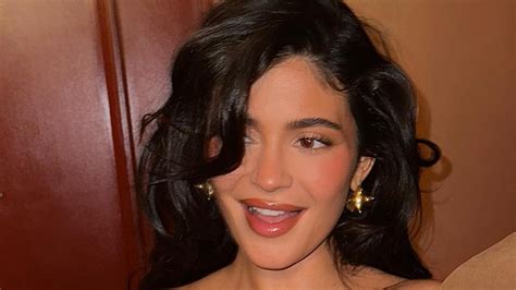 Kylie Jenner Fuels Rumors Shes Pregnant With Timothee Chalamets Baby