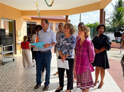 Visite de la rectrice aux Trois Ilets École de cycles Académie de