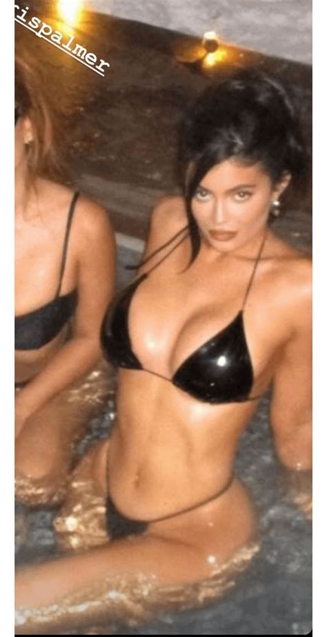 Kylie Jenner Bikini R Celebs 1