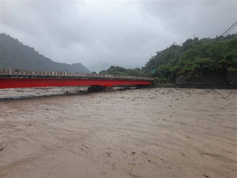 明霸克露橋鋼便橋遭沖毀 公路總局預計一週內搶通 生活 Newtalk新聞