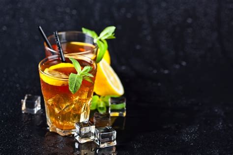 Premium Photo Traditional Iced Tea With Lemon Mint Leaves And Ice