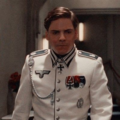 Hans Landa, Inglorious Bastards, Baron Zemo, Daniel Bruhl, Christoph Waltz, Germany Ww2, Film ...