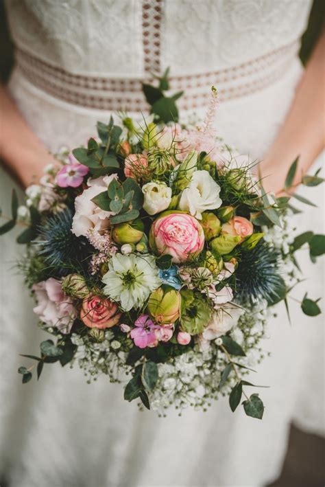 Vintage Blumenstrau Mit Eukalyptus Disteln Und Schleierkraut