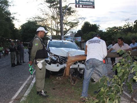 G Grupo Sequestra Jovem Mas Bate Carro E Derruba Rvore Durante