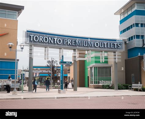 Toronto Premium Outlets Mall Stock Photo Alamy