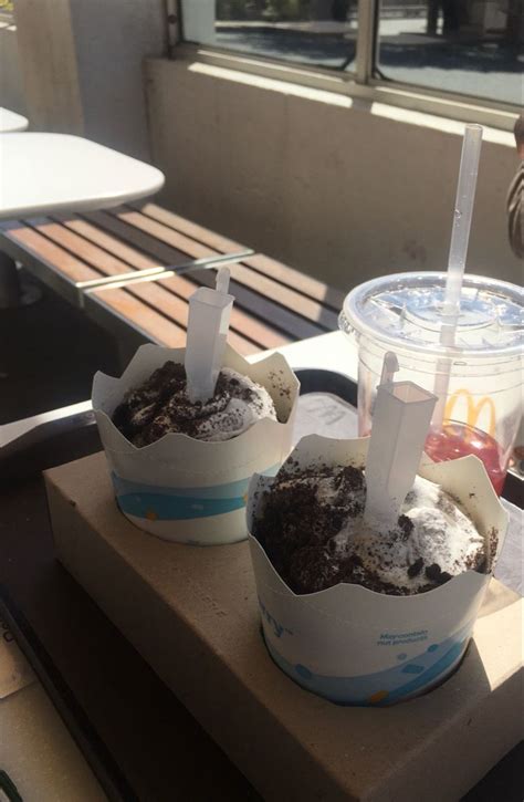 McDonald’s Oreo Mcflurry | Mcflurry oreo, Food obsession, Food cravings