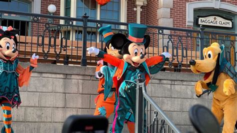 Photos Video Mickey Friends Debut New Halloween Costumes For