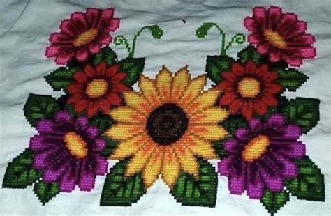 Pin By Copito On Bordados En Punto Cruz Floral Cross Stitch Cross