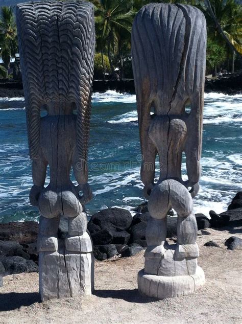 Tiki Statues At Puuhonua O Honaunau On The Big Island Of Hawaii Stock