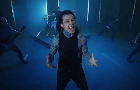 Falling In Reverse Se Moque De La Controverse Des Pistes D