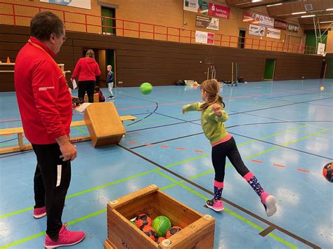 Handball Grundschulaktionstag Begeistert Junge Sportlerinnen Und