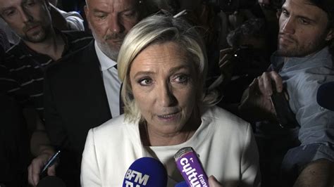 Gegen Marine Le Pen Wird In Frankreich Wegen Illegaler