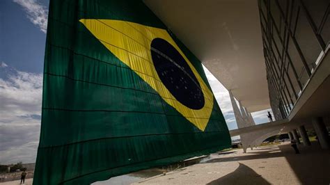 El Cristo Redentor Se Viste Con Banderas De Pa Ses Afectados Por El