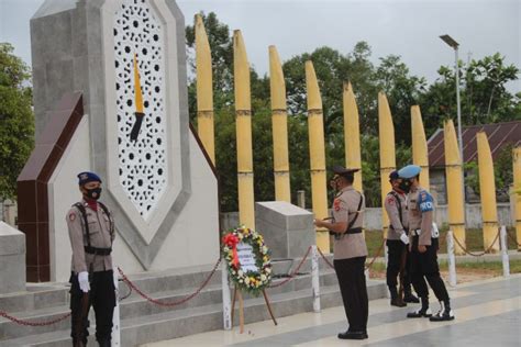 Tabur Bunga Dan Ziarah Dalam Rangka Hari Bhayangkara Ke 75 Tahun 2021